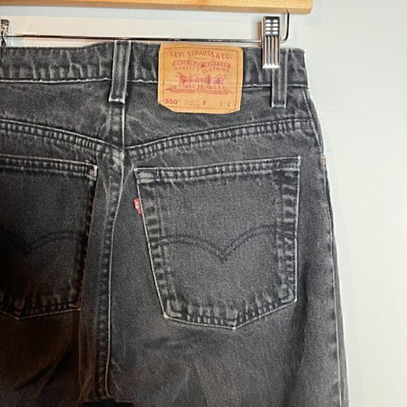 Vintage 1995 Levi's 550 Relaxed Fit Tapered Leg black denim jeans - Picture 4 of 7